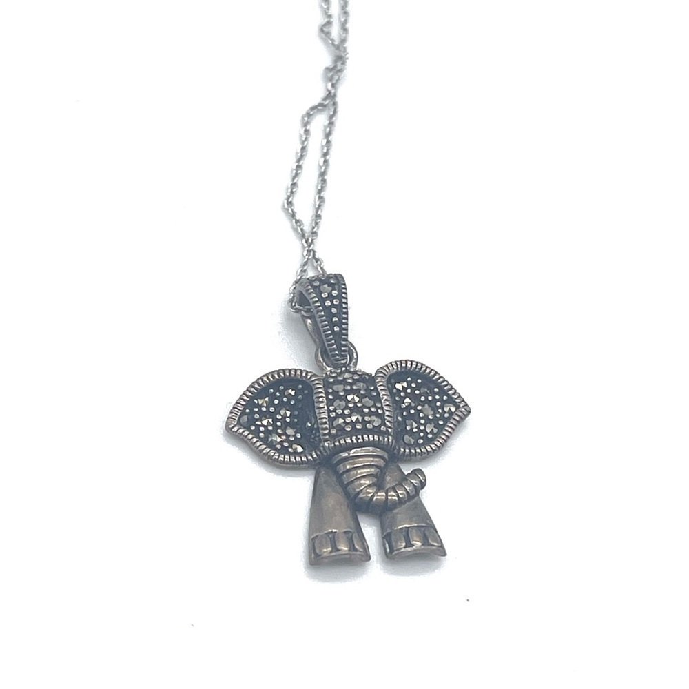 925 Sterling Silver Thai Necklace ww/ Elephant Pendant with Rhinestones